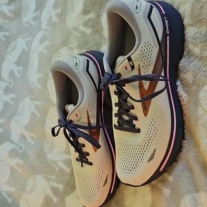 Brooks Ghost Women's Running Shoes - Light Teal and Pink. Size 11
